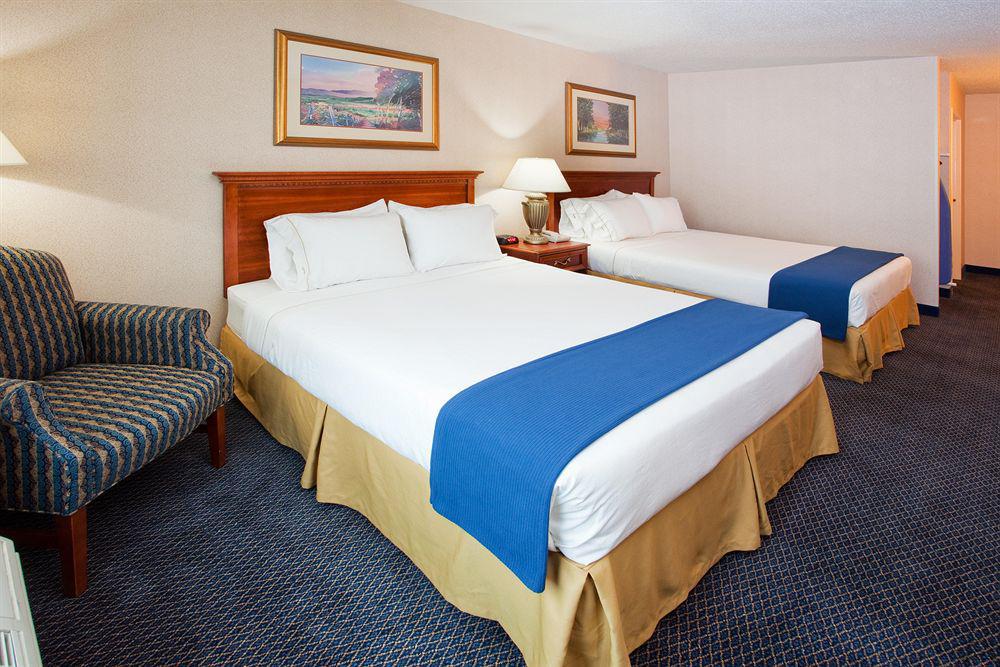 Holiday Inn Express Hotel & Suites Grand Rapids-North By Ihg Уолкер Номер фото