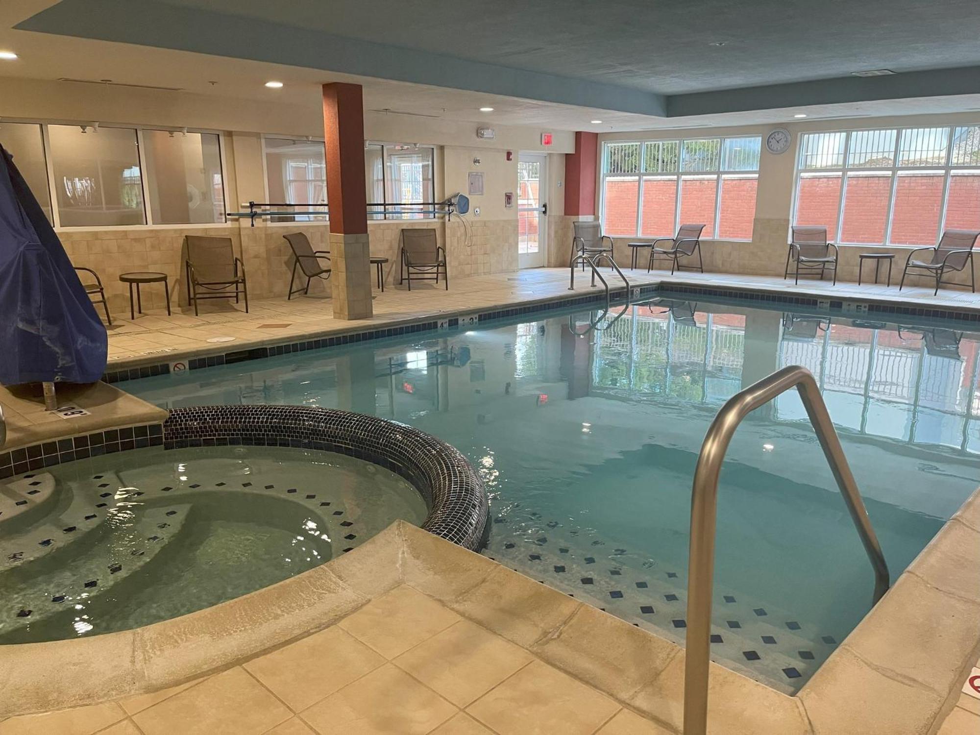 Holiday Inn Express Hotel & Suites Grand Rapids-North By Ihg Уолкер Экстерьер фото