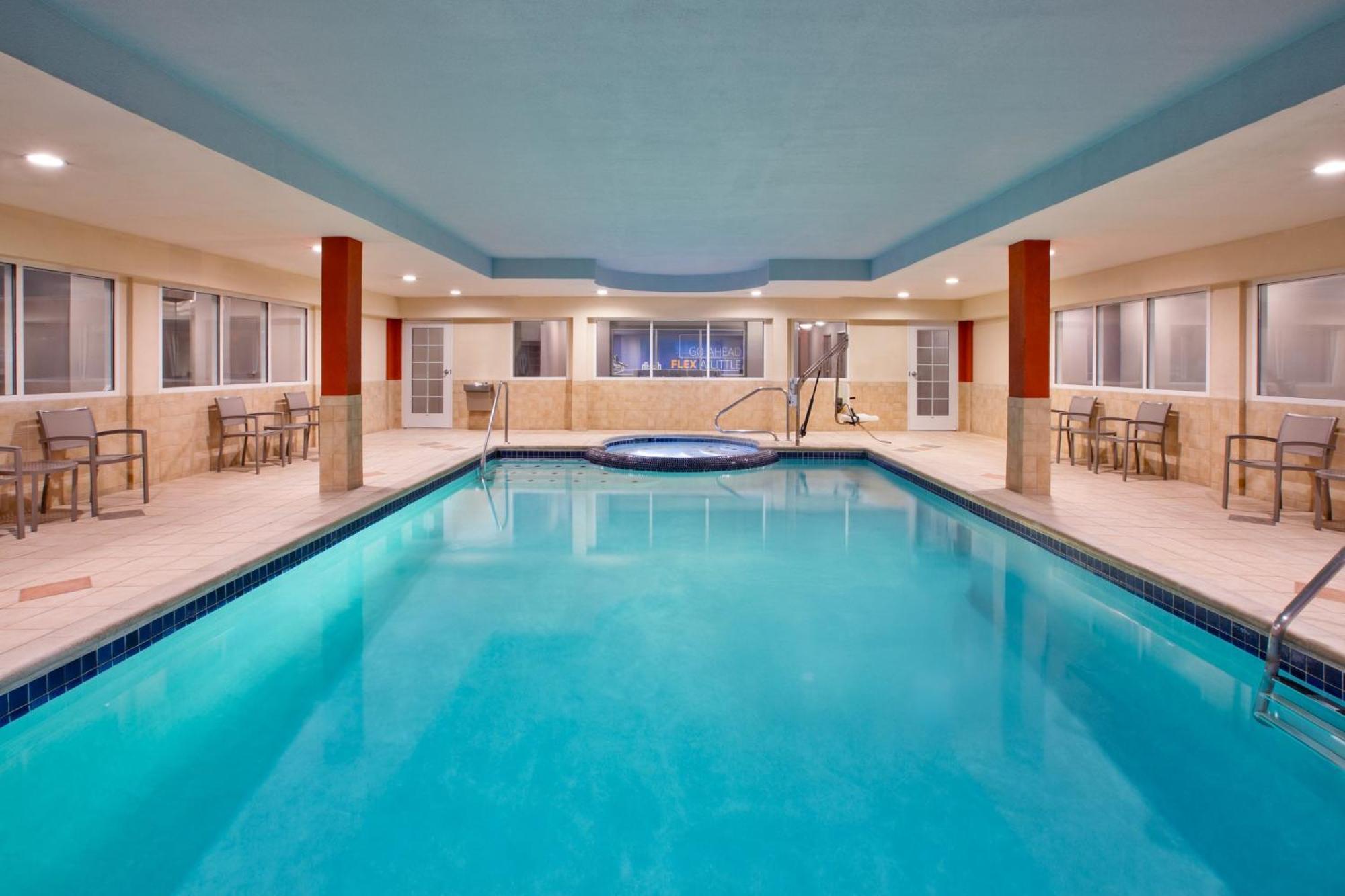 Holiday Inn Express Hotel & Suites Grand Rapids-North By Ihg Уолкер Экстерьер фото
